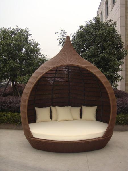 Tear Drop Shape Outdoor Rattan Daybed For Swimming Pool / Poolside