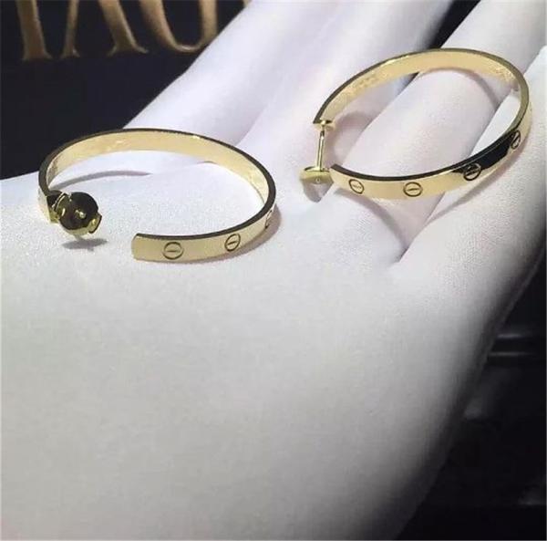 C Love earrings, 18K gold 18K gold. With a screwdriver. Jewelry factory in Shenzhen, China