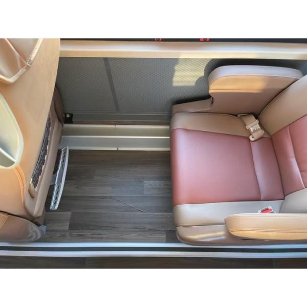 Yutong Bus Luxury 2+1 Yutong Bus 31 Seats ZK6120 Business Seats Airbag Suspension 2023 Year