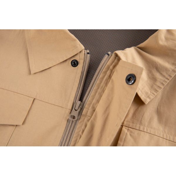 Lightweight Breathable Utility Jacket with Mesh Lining and Multi-Pocket Design