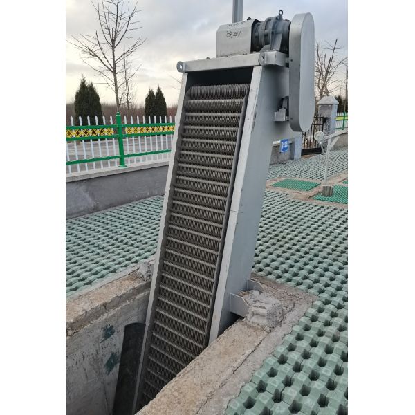 Rotary bar screen