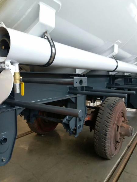 30 Cubic Meters Water Tank Trailer Truck for Unloading , Manual Transmission