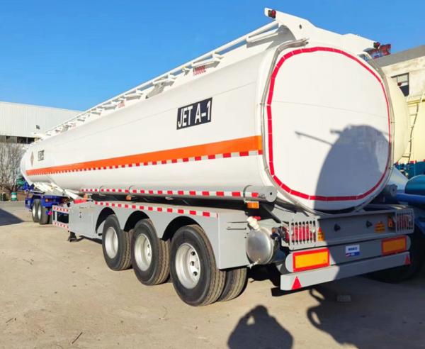 Ordinary Liquid Transportation Semi Trailer Refueling Trucks Large Oil Tank Trucks Liquefied Natural Gas Transportation