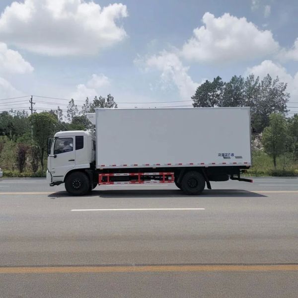 Dongfeng 6.5m/7.8m Refrigerated Food Transport Freezer Vehicle Refrigerator Van
