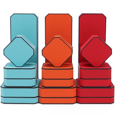 Boîte d'emballage de bijoux en cuir en PU à bord noir octogonal pour le stockage de luxe