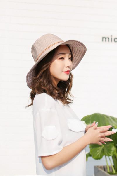 AK17592 fashion Wide brim sunny beach foldable summer straw hats for womens in stock , promotion cheap hats .