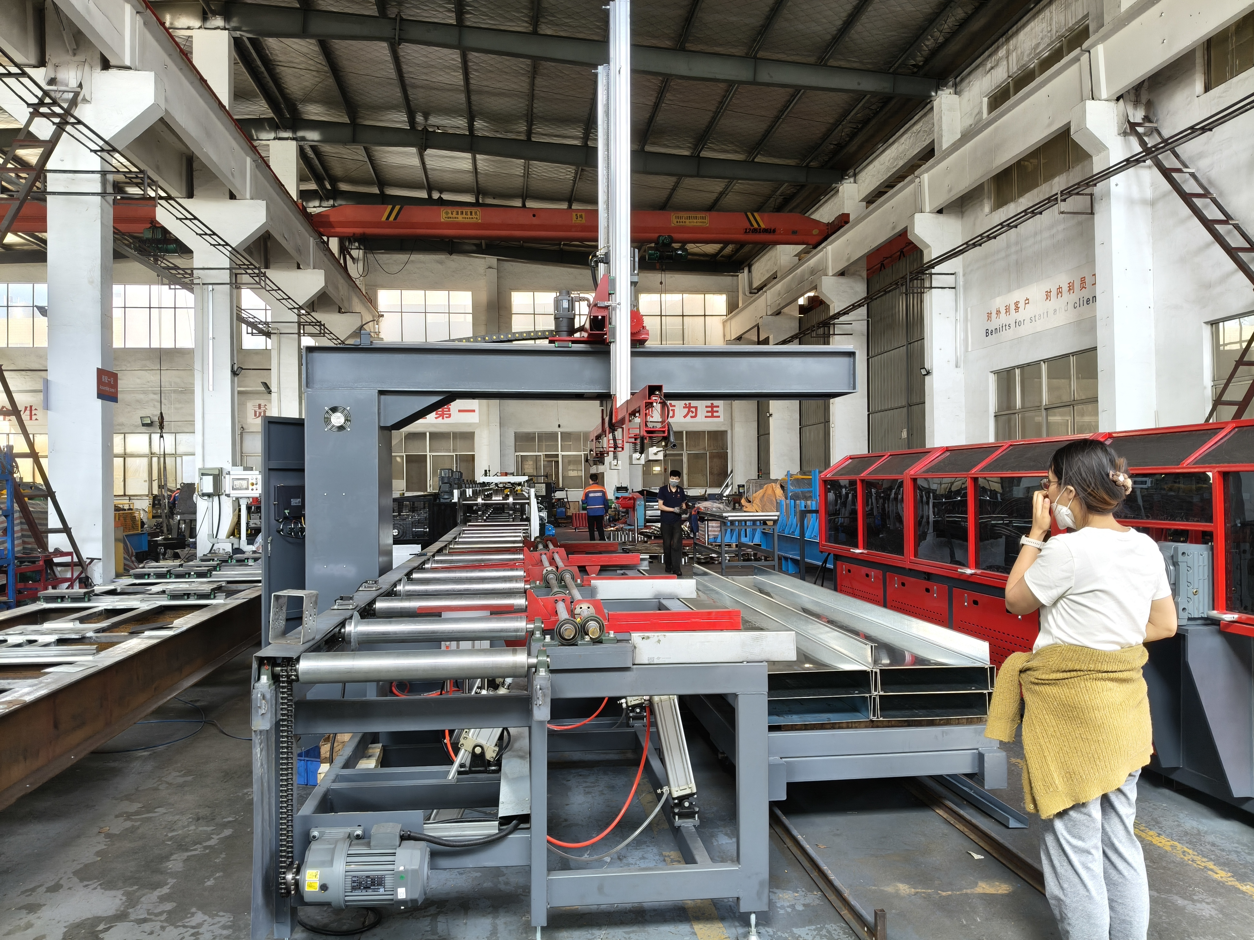 2.0-3.5mm Galvanized Steel 100-500mm Width Adjustable CZ Purlin Roll Forming Machine With Auto Stacker For  Building Structure