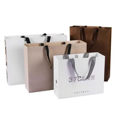Embalagem de sacos de papel para roupas sapatos logotipo personalizado Impresso Sacos de papel de luxo