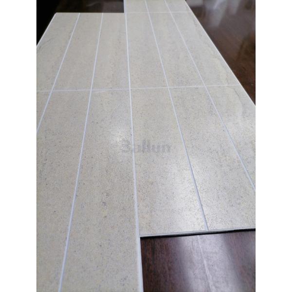Pantallas de piso para apartamentos con panel de pared