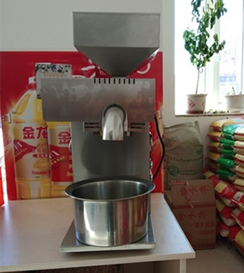 Family Household Oil Press Machine 70*44*70cm Dimension For Seeds Grain
