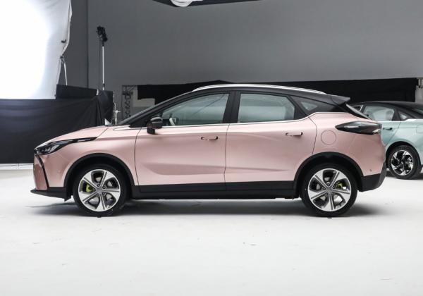 Electric SUV EV Cars Geely Geometry M6 Vehicles 300 Mile Range