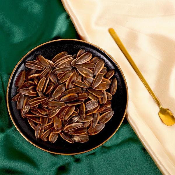 The factory in Inner Mongolia exports large grain honey vine pepper flavored sunflower seeds