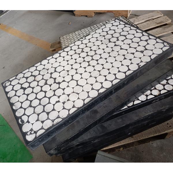 Revêtements en céramique en caoutchouc de extraction d'usage de revêtement d'alumine de ciment de place en céramique de sortilège