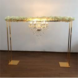 1.8m large shiny gold metal flower stand with battery working crystal chandeliers for wedding table decoration