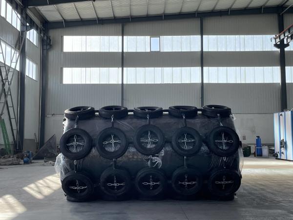 2X4m Foam Filled Fender With Chain Net 70kg/M³ Density 19mm Polyurea Thickness