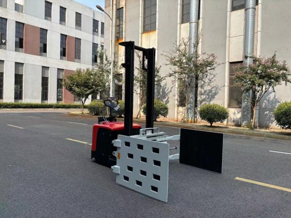 200KG Electric Forklift Truck for Clamping Carton or Wooden Case 4000mm Lifting Height