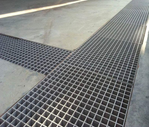 Канава Q235 и решетка дренажа Serrated крышкой
