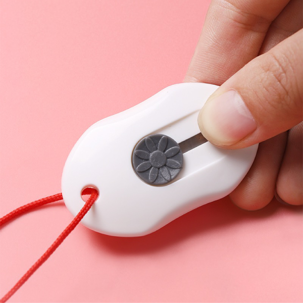 Hot Selling Mini Lovely Pocket Durable Paper Cutter Retractable Utility Knife for School and Office