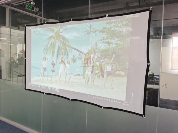 Simple Elastic Foldable Projector Screen 84 Inch - 150 Inch Tensioned Pull Down Projector Screen