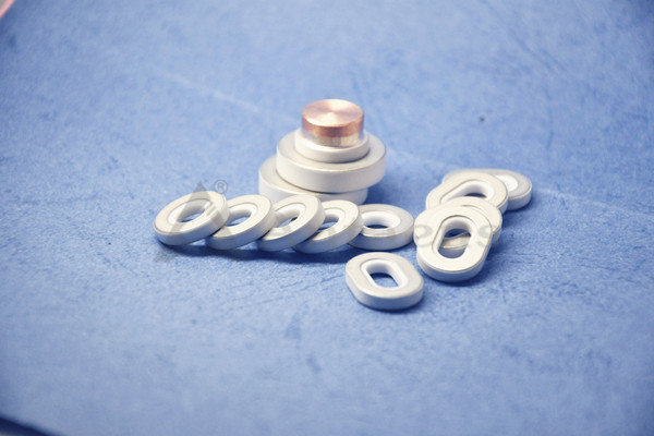 Загерметизированные компоненты батареи 3.6g/cm3-3.9g/cm3 керамикового изолятора