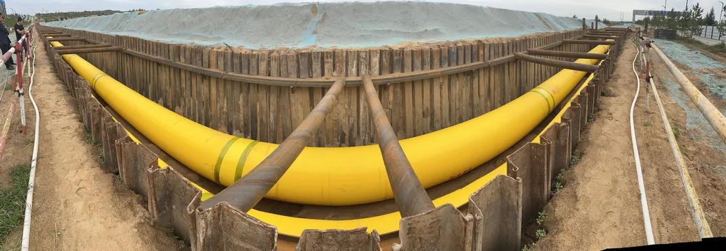 Système d'extrusion de tuyaux à gaine en PEHD à économie d'énergie avec contrôle automatique et performances stables pour la production de tuyaux pré-isolés