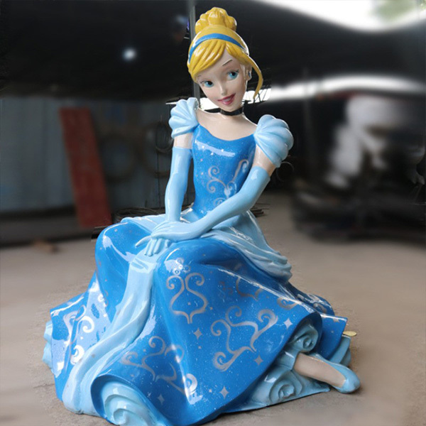 Movie Character Cartoon Life Size Fiberglass Statue Customized 2 Years Warranty