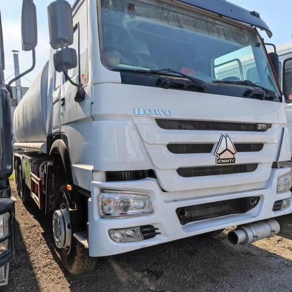 Sinotruk Howo 371 Oil Truck Tanker 2000L 8x4 Second Hand For Fuel Delivery