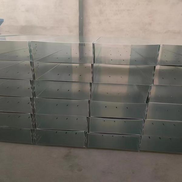 Tray de cable profesional montado en la pared de 3 m con un grosor de acero de 0,8 a 3,0 mm