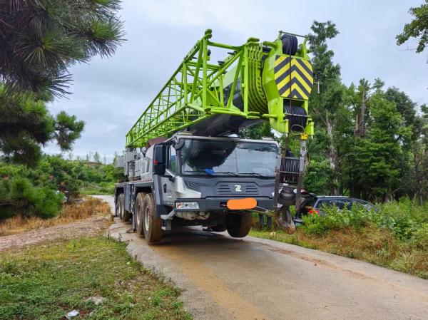 Grúa autocargante Zoomlion ZTC1100V7-1 de 110 toneladas de 2023, pluma de 75 m