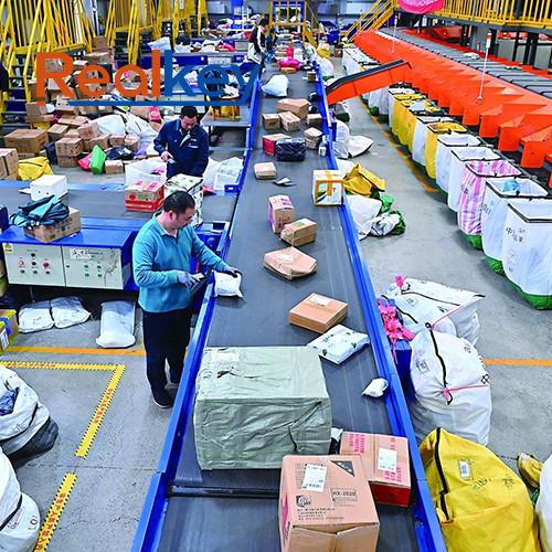 Customized Warehouse Belt Conveyor Easy Installation For Courier Services