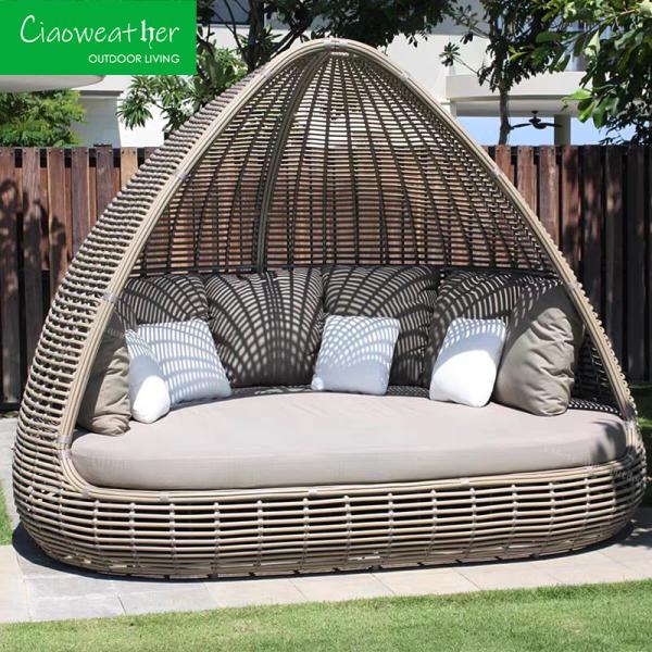 Outdoor Furniture Rattan Patio Daybed Modern Aluminum Garden Sets with Waterproof Cushion and Upholstery