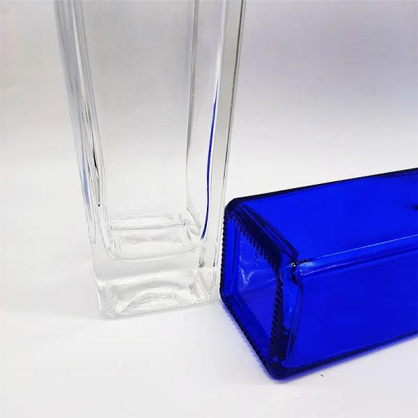 280ml Capacity Gradual Change Blue Square Glass Wine Bottle with Alumina Screw Cap