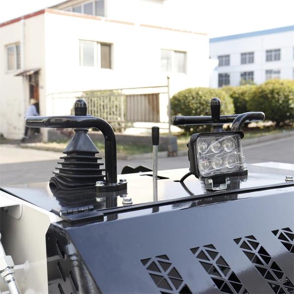 17.2kw Mini Loader Machine Disesel Crawler Micro Skid Steer Loader With Big Flow Hydraulic Valve