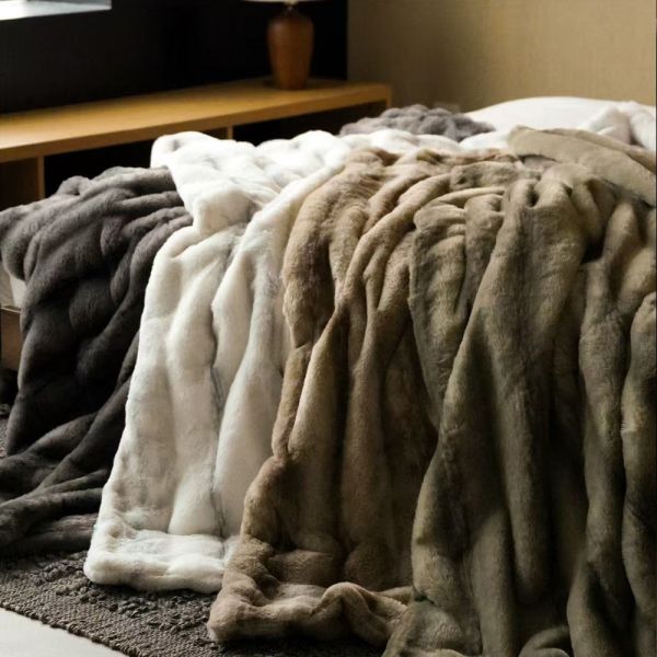 Luxurious Rabbit Fur Texture Faux Fur Blanket High Warmth Breathability