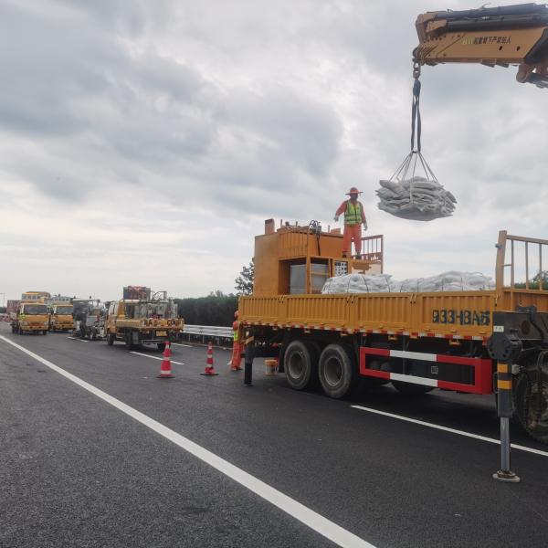 Préchauffage thermoplastique chaudière de marquage routier 2 réservoirs carburant diesel 5 tonnes 5000 kg Plaque de chauffage Matériau alliage d'aluminium