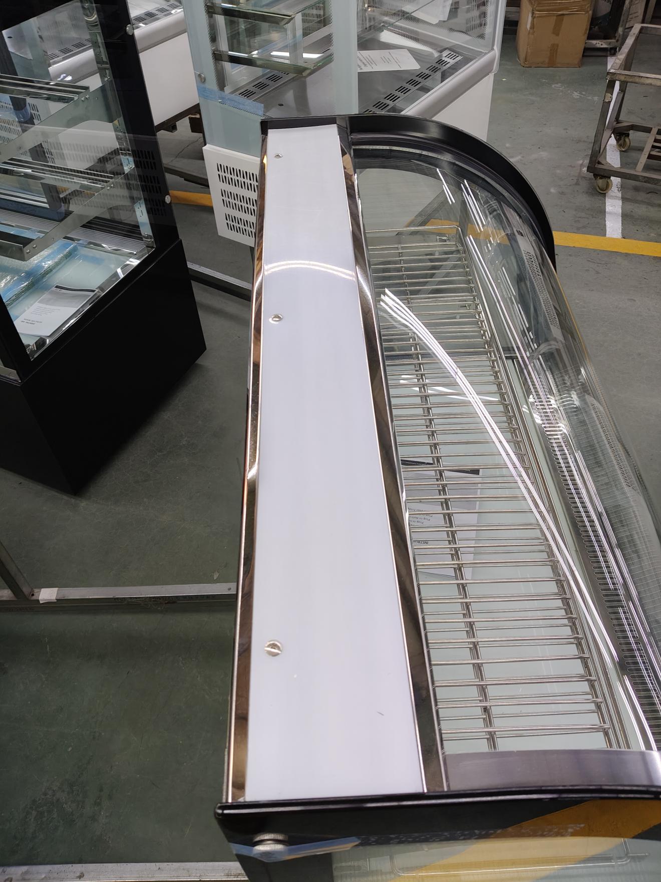 LISA90C Counter Top Curved Glass Cake Display Cooler for Cake Showcase
