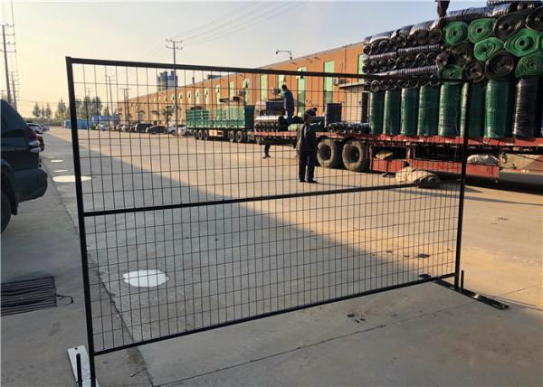 Malha provisória da construção comercial que cerca o fio de aço galvanizado instalado facilmente