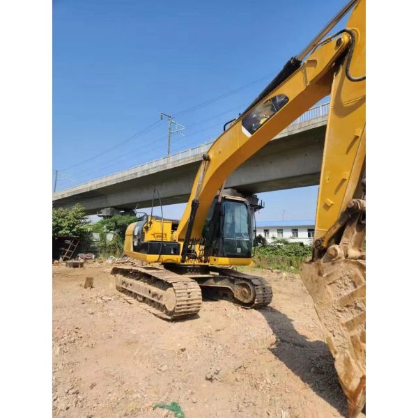 Used tracked Excavator Chinese brand 21.69T in excellent condition  capacity 1m³ rated power 104kW for construction
