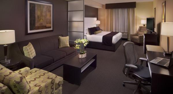 Modern Style Leather Upholstery Wall Headboard Bedroom Furniture and TV cabinet with Office desk table