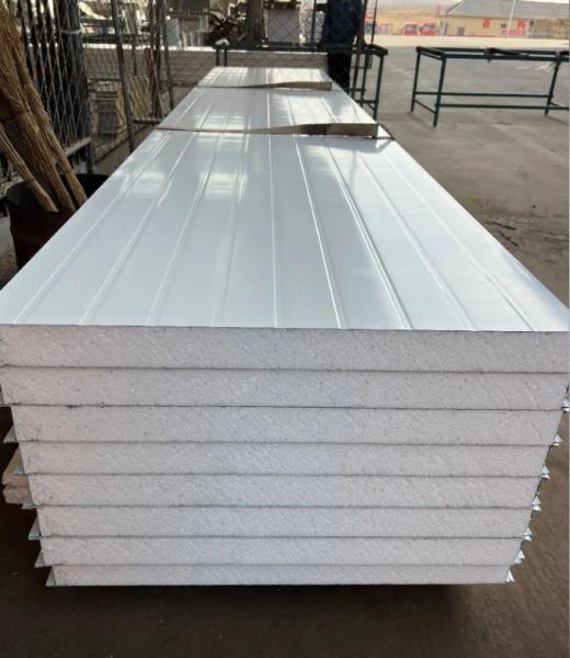 Painel de sanduíche EPS de aço de cor metálica 38-40kg/M3 Densidade do núcleo para parede e teto