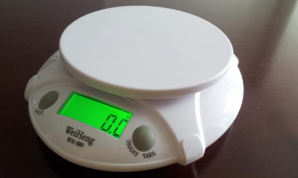 White Color Home Electronic Scale With 2 AAA Batteries Power Supply