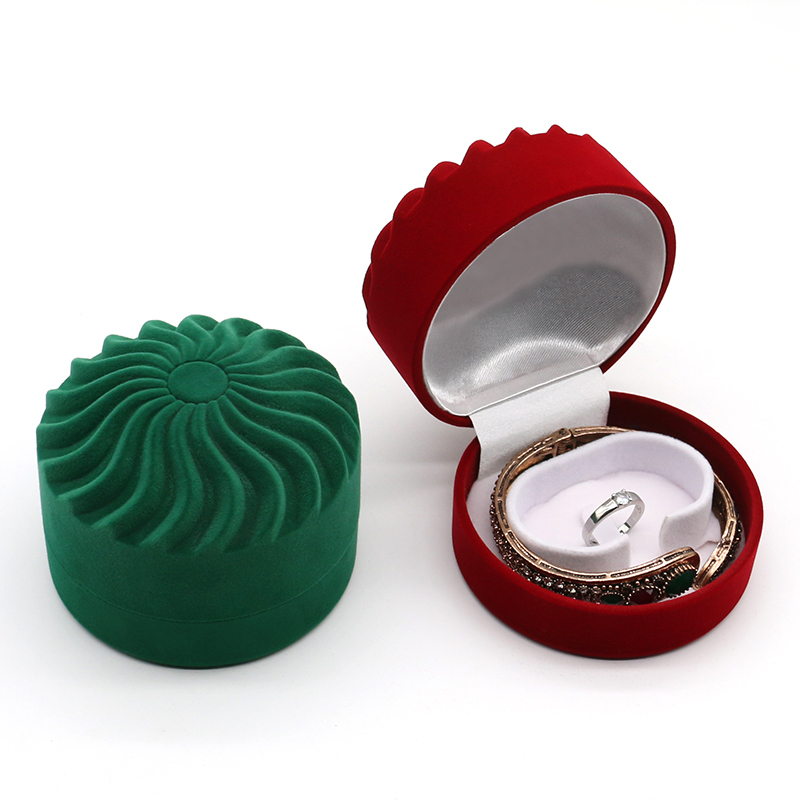 Custom Logo Spherical Hinged Velvet Jewelry Gift Box Elegant Ring Box