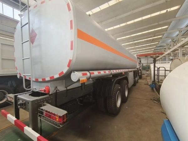 High Efficiency Oil Tank Truck 8X4 LHD Euro2 400HP 31000KG