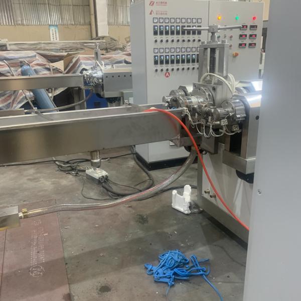 Полностью автоматическая пластиковая линия одиночный винт штранг-прессования профиля ротанга WPC