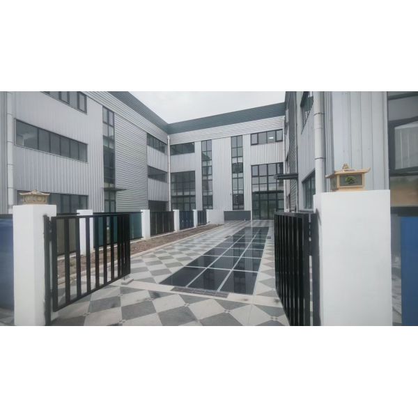 135W Monocrystalline Anti-Slip Tempered Glass Solar Floor Tile with 25-Year Output Warranty
