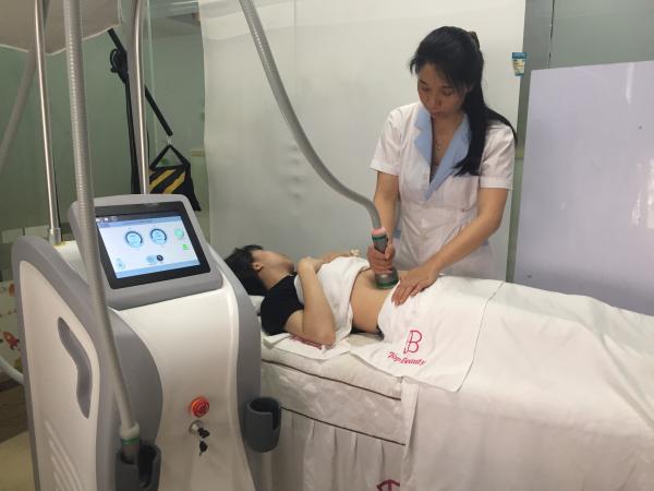 Esculptura corporal de ondas frias Radiofrequência Apertar a pele Quente Frio Cryo Beauty Slimming Machine