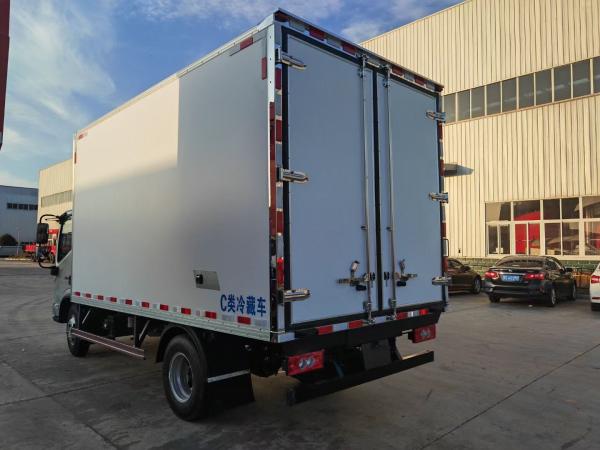 FOTON 4x2 Refrigerated Cold Room Truck Horsepower 150hp Freezer Delivery Truck