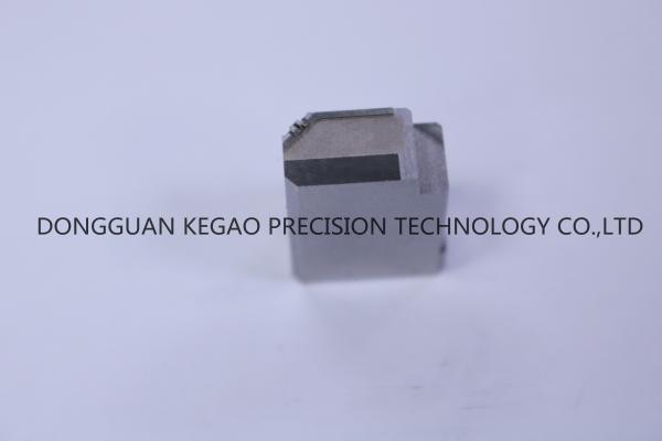 ELMAX Injection Molding Inserts , Carrier Custom Automotive Parts 60HRC