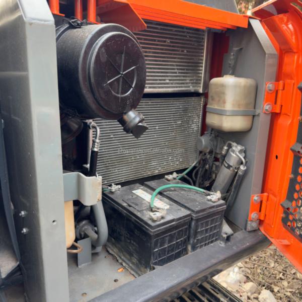 Une excavatrice Hitachi ZX120 abordable et adaptée au concassage
