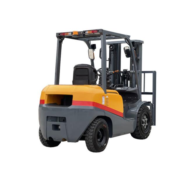 3000kg  Load Capacity Diesel Powered Forklift With Isuzu Engine